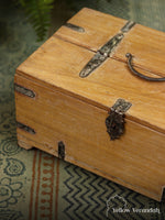 प्राचीन लकड़ी के आभूषण बॉक्स
