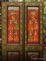विंटेज लकड़ी का हाथ से पेंट किया हुआ दरवाजा