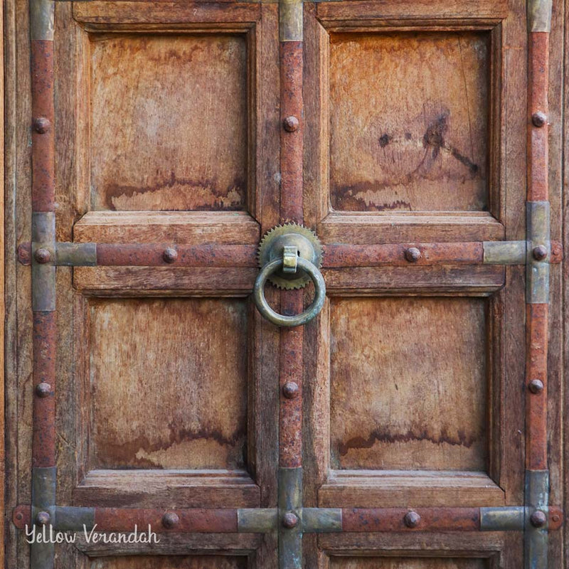 मूल प्राचीन लकड़ी का दरवाजा